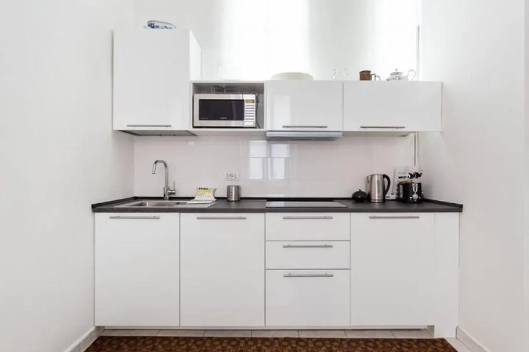 Isola And Zara Comfortable Apartment Milan