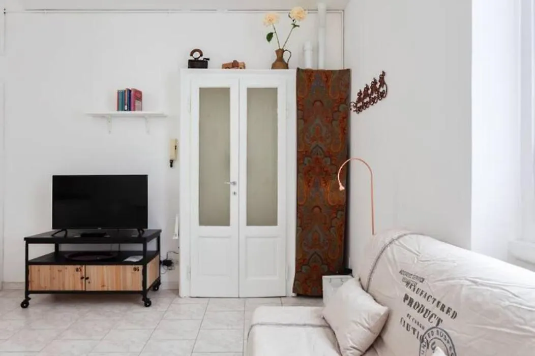 Isola And Zara Comfortable Apartment Milan