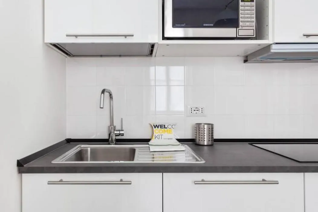 Isola And Zara Comfortable Apartment Milan